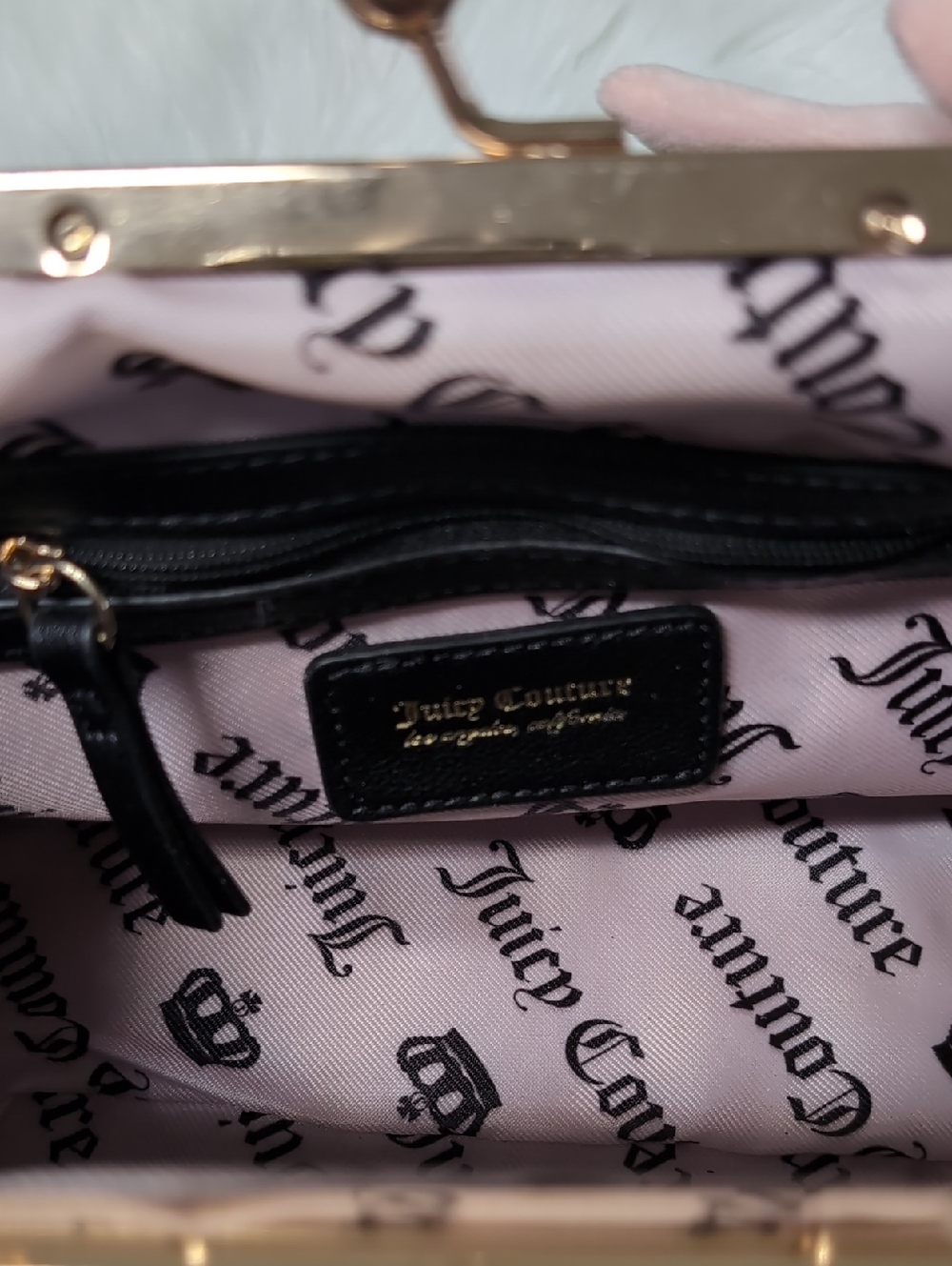 Viral 🎥 Juicy Couture Chic Y2K Medium Kiss Lock Frame Clutch, Licorice + Pink🩷 - Picture 11 of 14